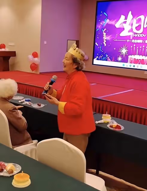 紅樓夢「王夫人」慶91歲！身子仍硬朗，演員女兒嫁去日本不在身邊