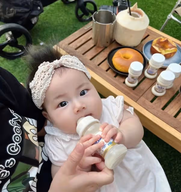 陳佩斯外甥女曬祖孫三代同框照，媽媽罕見露面，與哥哥五官酷似