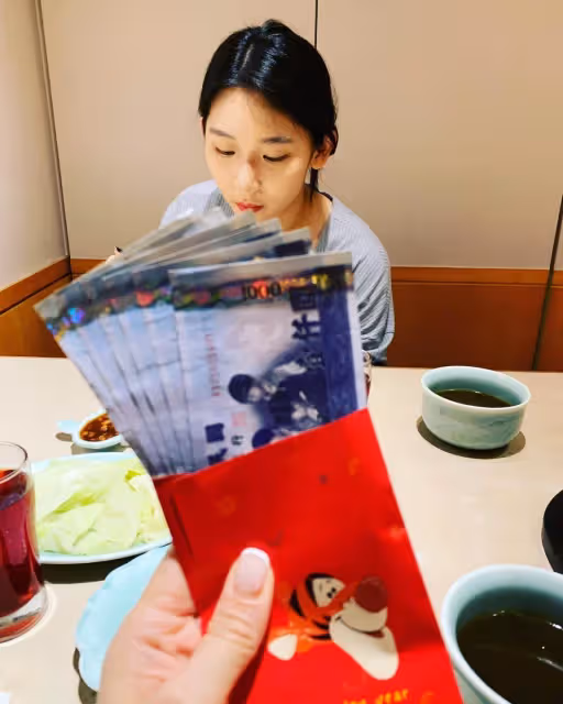 離婚養女20年，本土劇女星愛女身高171逆天長腿美翻，自豪養出學霸卻嘆供不起她出國留學