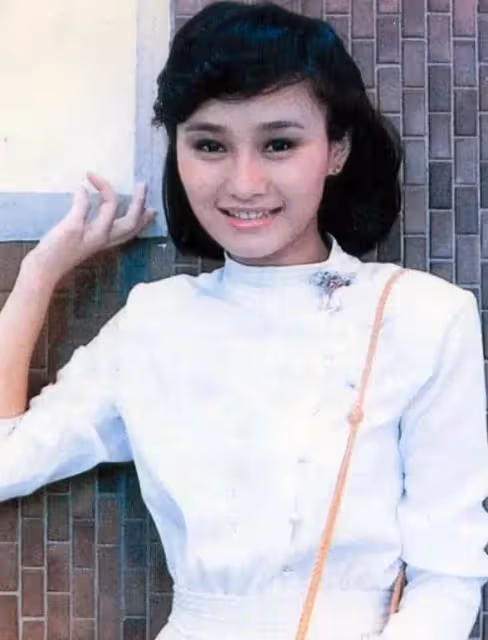 19歲憑一曲紅遍港台，一代玉女26歲巔峰被傳當小三毀前途，60歲在睡夢中離世
