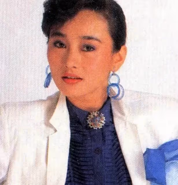 19歲憑一曲紅遍港台，一代玉女26歲巔峰被傳當小三毀前途，60歲在睡夢中離世