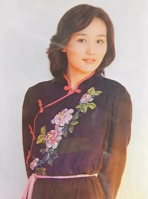19歲憑一曲紅遍港台，一代玉女26歲巔峰被傳當小三毀前途，60歲在睡夢中離世