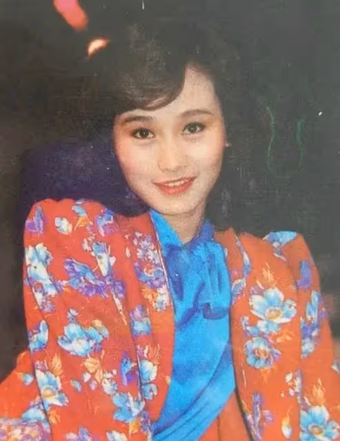 19歲憑一曲紅遍港台，一代玉女26歲巔峰被傳當小三毀前途，60歲在睡夢中離世