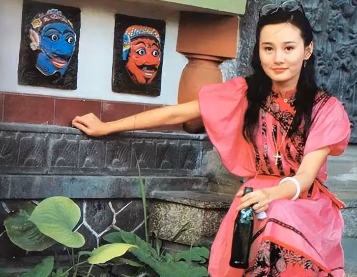 19歲憑一曲紅遍港台，一代玉女26歲巔峰被傳當小三毀前途，60歲在睡夢中離世