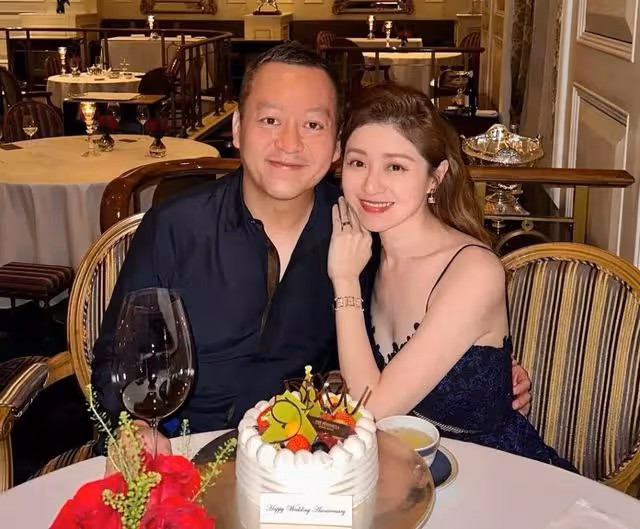 甜心港姐與富商丈夫結婚13周年!遭調侃父女戀,被曝準備生第四胎