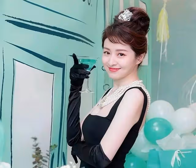 甜心港姐與富商丈夫結婚13周年!遭調侃父女戀,被曝準備生第四胎