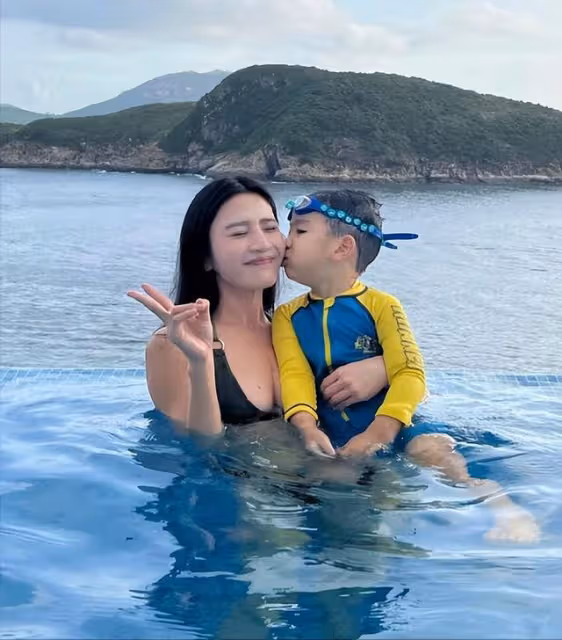 前TVB知名女星被網紅曝料婚後參加富豪飯局,本人回應:看得起我