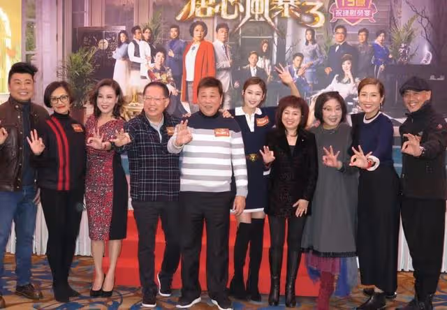 充滿歲月痕跡!76歲香港知名老戲骨近況曝光,頭髮與眉毛都已變白