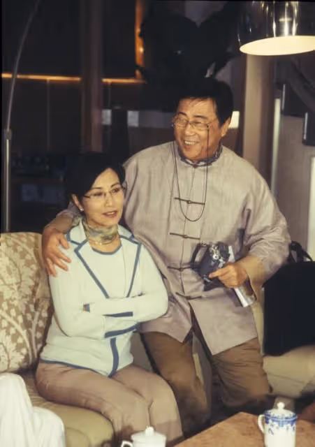 充滿歲月痕跡!76歲香港知名老戲骨近況曝光,頭髮與眉毛都已變白
