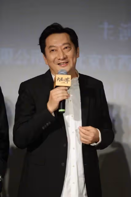 當了30年電視公務員,綠葉男星金山買下2千坪地種百棵松柏,55歲迎愛女樂當新手爸