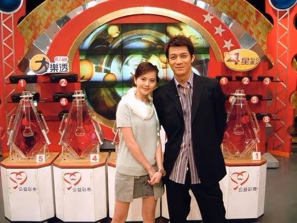 人生邁入下階段!資深藝人「半百開啟新挑戰」熬過中年危機 「謝幕到一半」全場獻驚喜:感動到哭