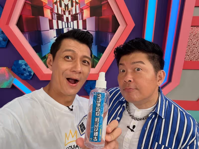 人生邁入下階段!資深藝人「半百開啟新挑戰」熬過中年危機 「謝幕到一半」全場獻驚喜:感動到哭