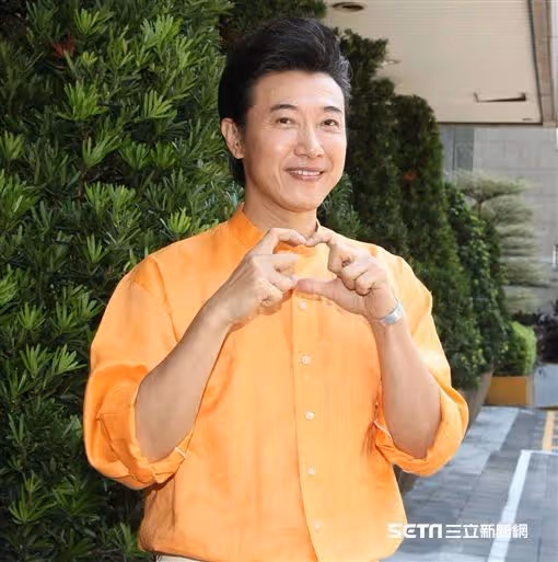 視力剩0.1！陳鴻身體壞了了「1天吞6顆止痛藥」苦撐   近況曝光「54歲樂當職業媽寶」嘆：以前不知拼什麼