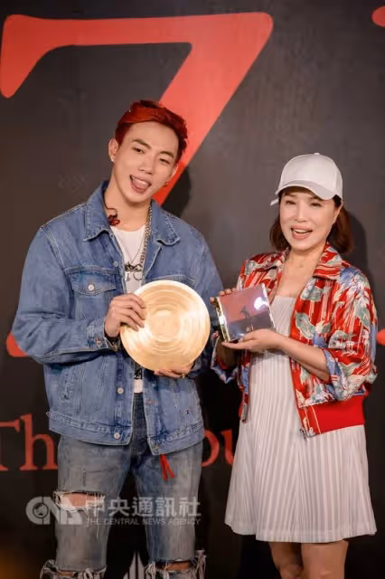 帶兒子離開台灣！葉璦菱20年前「為愛隱姓埋名」見兒休學「角逐歌王」 感動：遺傳了爸爸的美感