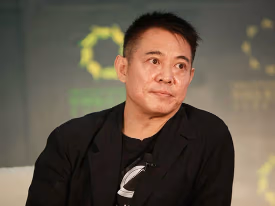 曾被利智插足！當年沒儀式「挺肚陪夫去美國發展」遭李連杰拋棄20年「獨自帶大2女侍奉公婆」今收穫幸福