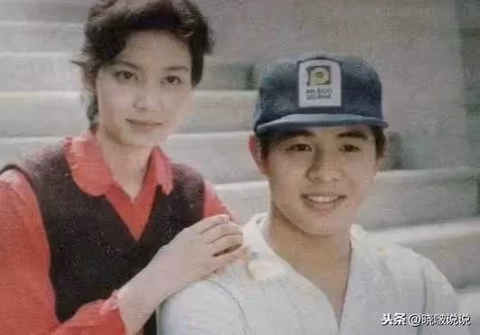 曾被利智插足！當年沒儀式「挺肚陪夫去美國發展」遭李連杰拋棄20年「獨自帶大2女侍奉公婆」今收穫幸福