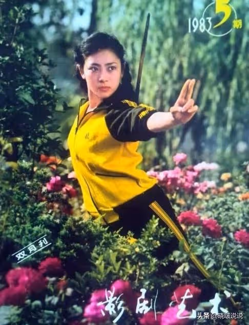 曾被利智插足！當年沒儀式「挺肚陪夫去美國發展」遭李連杰拋棄20年「獨自帶大2女侍奉公婆」今收穫幸福