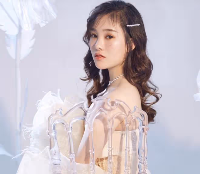 恭喜！巨興茂小15歲嬌妻曬孕婦照，正式官宣懷孕，肚大如籮仍運動