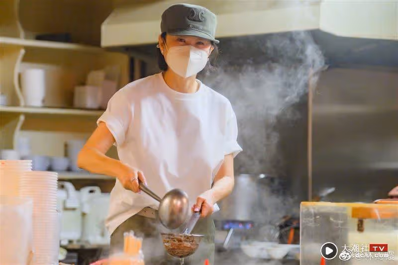 林青霞現身台北麵攤親自煮麵　泄下月行程粉全嗨翻：感覺很好！