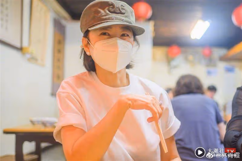林青霞現身台北麵攤親自煮麵　泄下月行程粉全嗨翻：感覺很好！