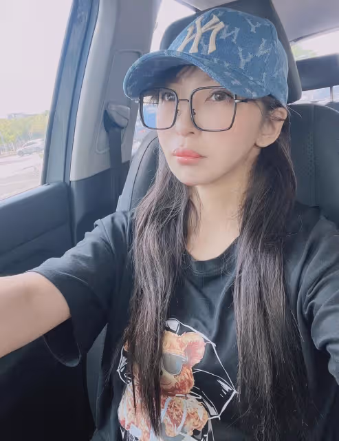 長超像!陳美鳳首度曝光「42歲超正妹妹」 兩人相見歡「感嘆失散多年」超狂背景被起底