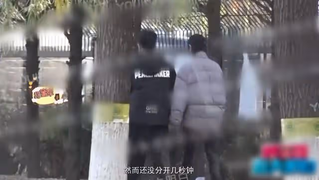 劉愷威李曉峰戀情添實錘!牽手摟抱散步好甜蜜,做核酸回家疑同居