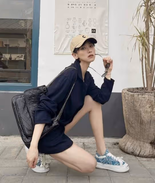 劉愷威李曉峰戀情添實錘!牽手摟抱散步好甜蜜,做核酸回家疑同居