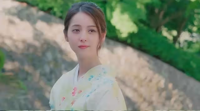 佐佐木希宣布二胎,老公出軌後她一直在前進