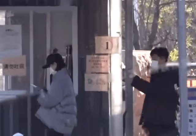 劉愷威李曉峰一起做核酸疑同居 牽手摟肩超親密