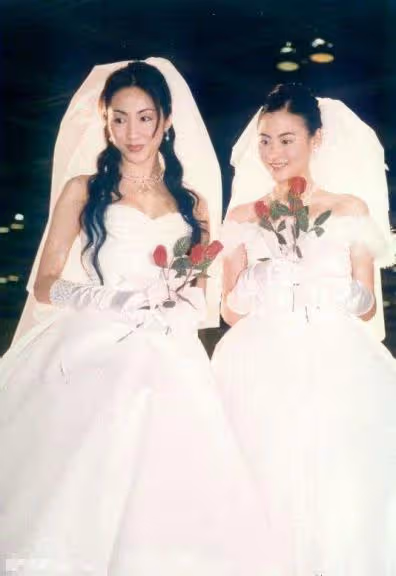 努力復健！當紅時為救弟弟「嫁大16歲跛腳富商」生3女　今​51歲近況曝光：坐著輪椅出行