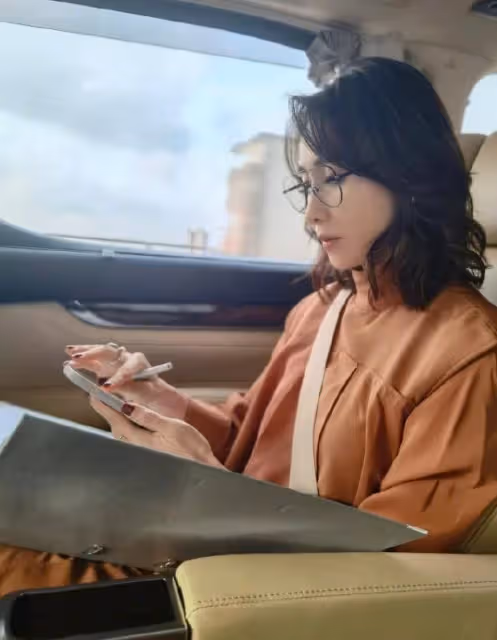 努力復健！當紅時為救弟弟「嫁大16歲跛腳富商」生3女　今​51歲近況曝光：坐著輪椅出行