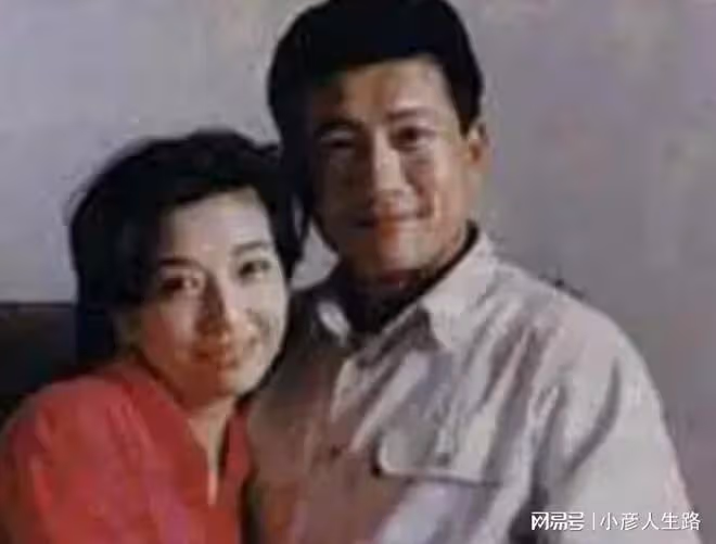 沒結過婚、才貌雙全的靳東，為何會被江珊女兒嫌棄？