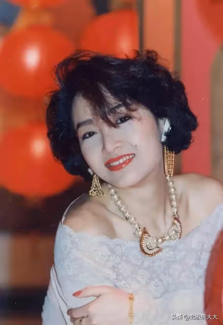 婚姻坎坷！資深女演員「一婚被印尼富豪騙婚」　二婚又遭背叛「女兒直言只喜歡女生」今64歲不敢再婚