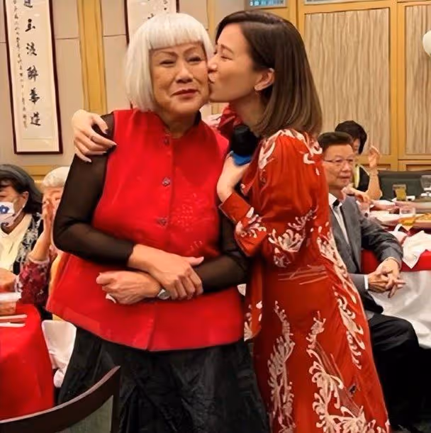 佘詩曼筵開16席為母賀壽　廣邀圈中好友出席