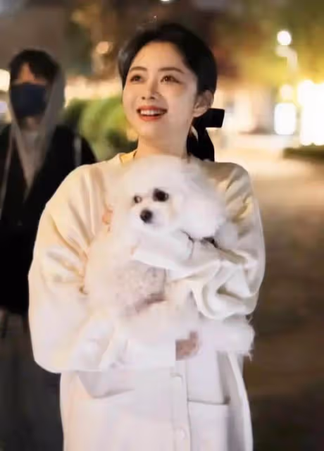 路人鏡頭下的譚松韻也太美了！真不敢相信她有32歲