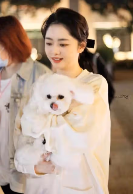路人鏡頭下的譚松韻也太美了！真不敢相信她有32歲
