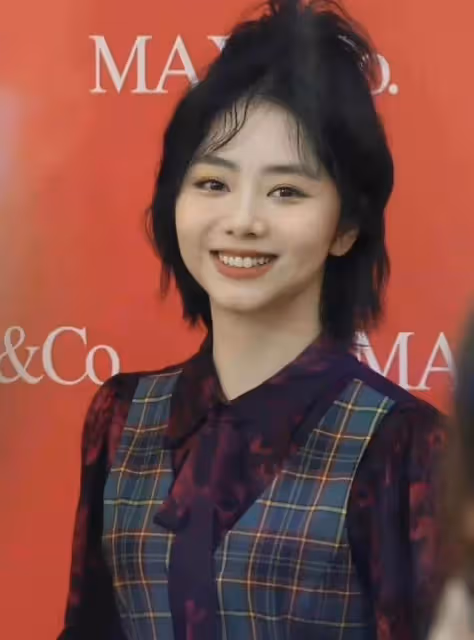 路人鏡頭下的譚松韻也太美了！真不敢相信她有32歲