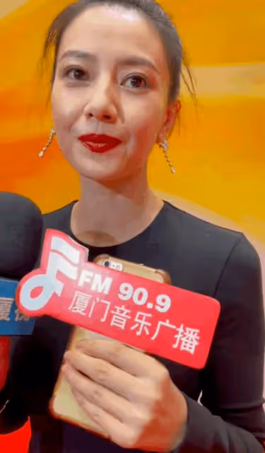 多年美貌毀於央視鏡頭，高圓圓出席活動又老又滄桑，美人也老了！