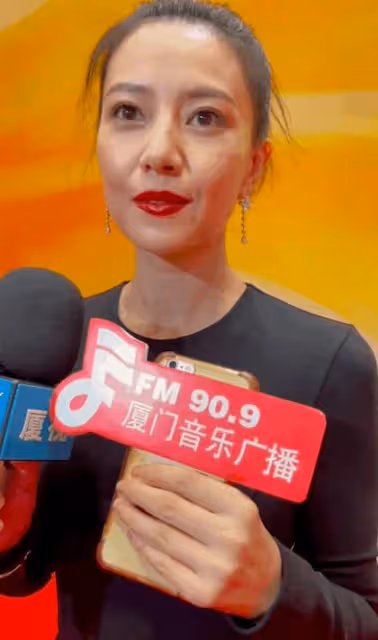 多年美貌毀於央視鏡頭，高圓圓出席活動又老又滄桑，美人也老了！