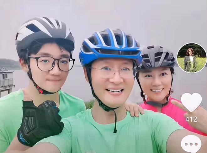 高秀敏去世17年女兒現身悼念!曬照母女太像引淚目,墓園一塵不染