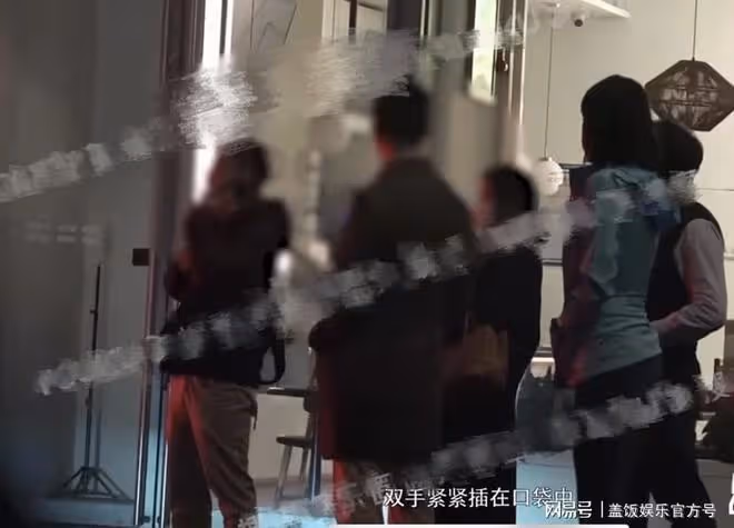 張藍心疑似戀情曝光!深夜與男子回家,腿長及其腰間身高差距大