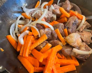 新疆羊肉抓飯（不糊底電飯煲版）