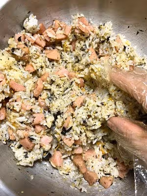 一口爆漿的芝士飯糰也太香了吧