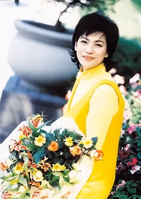經歷10年無性婚姻!歌壇天后「嫁大10歲導演」被拋棄 65歲孑然一身「無兒無女」坦言:應該早點放他走