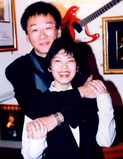經歷10年無性婚姻!歌壇天后「嫁大10歲導演」被拋棄 65歲孑然一身「無兒無女」坦言:應該早點放他走