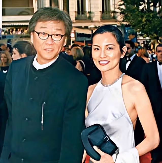 經歷10年無性婚姻！歌壇天后「嫁大10歲導演」被拋棄　65歲孑然一身「無兒無女」坦言：應該早點放他走