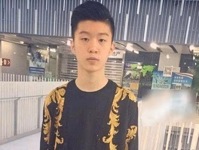 蔡徐坤被公司索賠79萬整容費!明明整容了卻打死不承認,打臉了吧