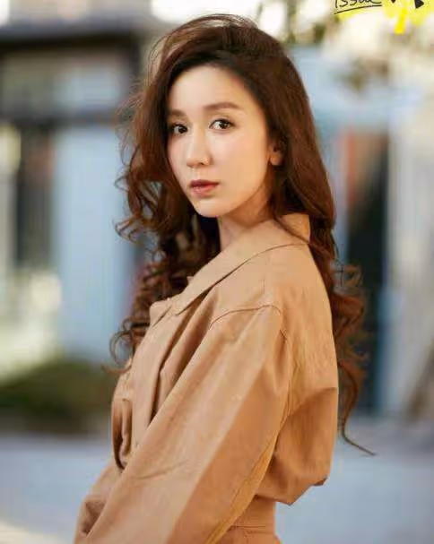 知名女星被曝有新戀情,與男方如膠似漆同回酒店,舉止親密引熱議