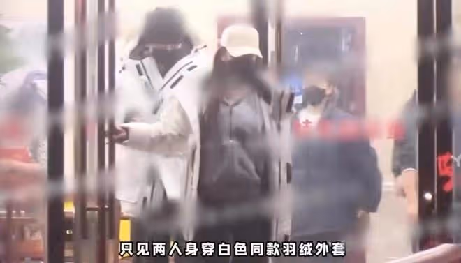 知名女星被曝有新戀情,與男方如膠似漆同回酒店,舉止親密引熱議