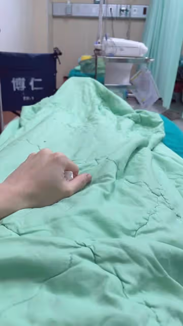鬼門關前走一遭！謝忻驚傳臉色發紫「倒臥飯店浴缸」　還原過程嚇喊：「我犯了最致命的錯誤」